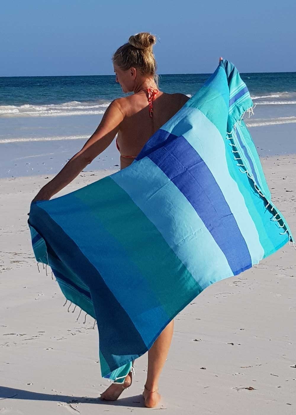 Aquagreen turquoise blue